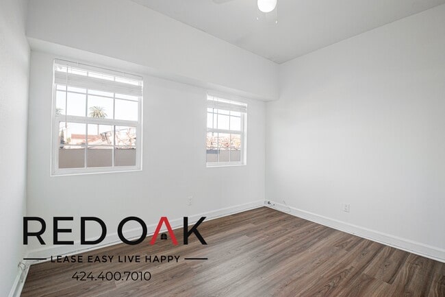 Building Photo - 731 W 46th St