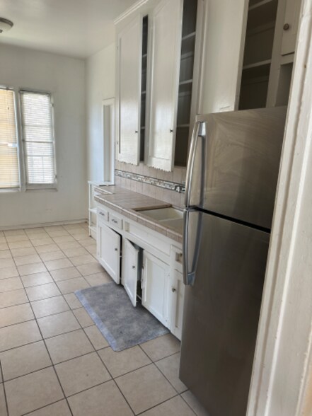 Building Photo - 3221 W 43rd Pl