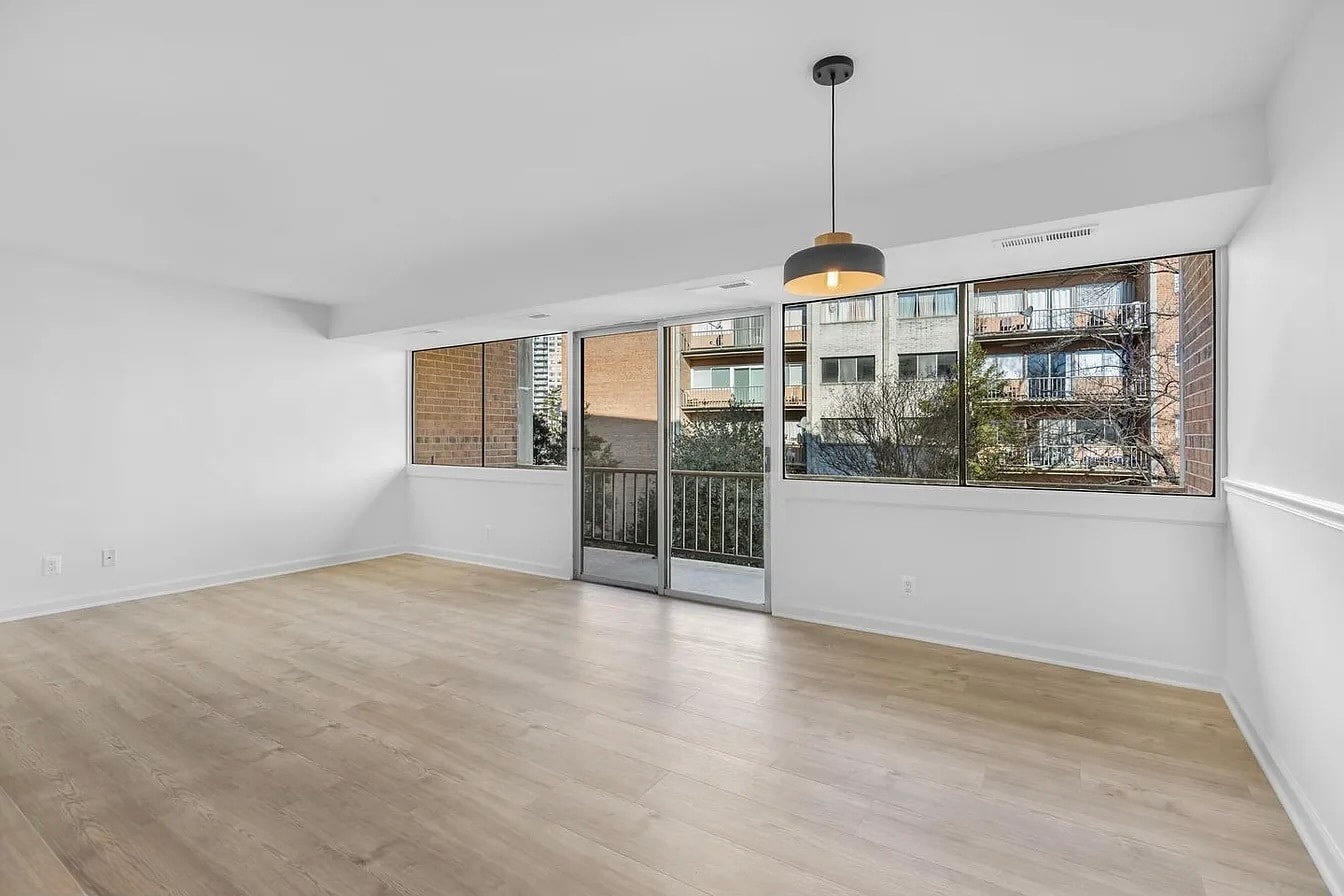 Building Photo - 5851 Quantrell Ave