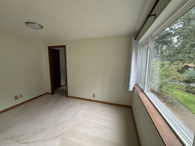 Building Photo - Extremely Spacious 3 bedroom Home Located in Edmonds