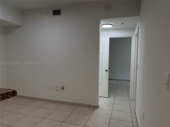 Building Photo - 7200 NW 114th Ave