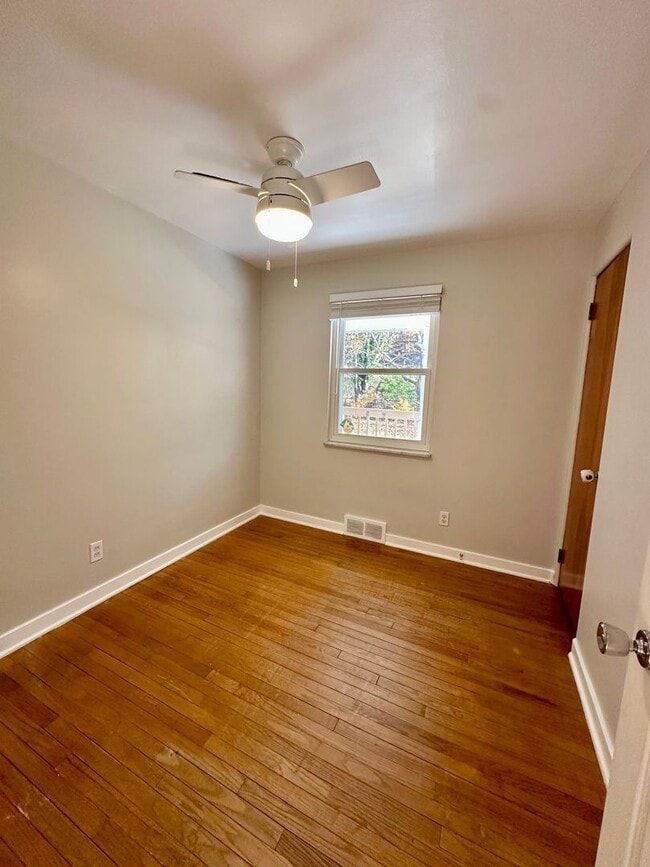 Building Photo - 208 Bridge St