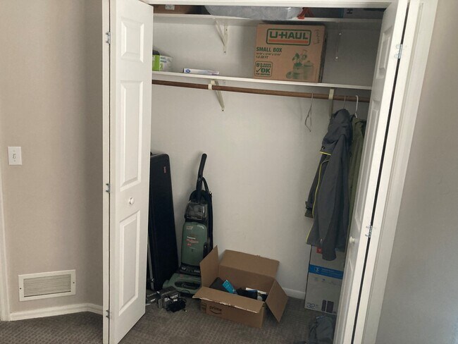 Building Photo - 2321 Quincy St NE