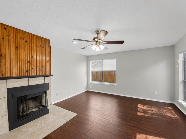 Building Photo - Spacious, Updated Townhome in Garland