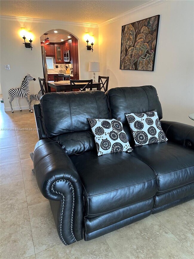 Building Photo - 9320 S Hollybrook Lake Dr