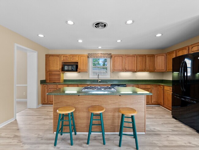 Building Photo - Classic Charm in Arlington