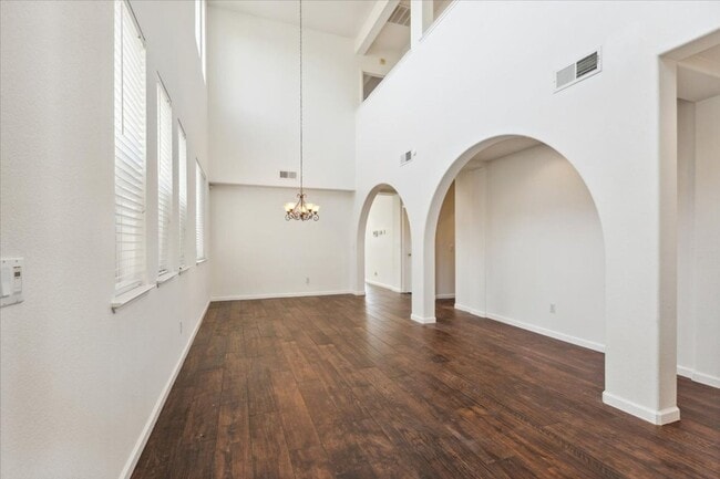 Building Photo - 5409 Banfield Dr