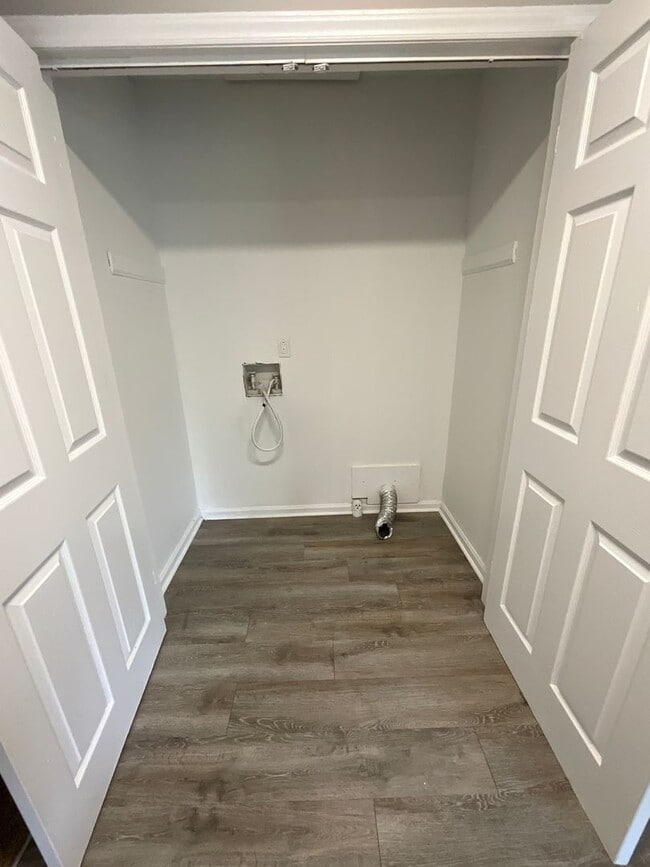 Building Photo - Now Ready in High Point! Fantastic 3 Bedro...