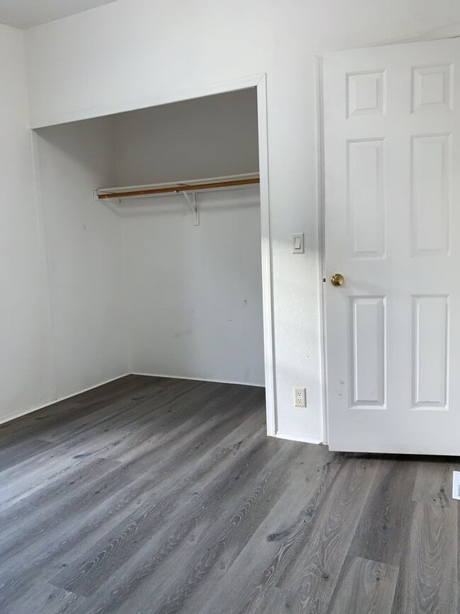 Building Photo - Smart Living, Smart Choice - manufactured 3bd/2Ba home w/detached garage!