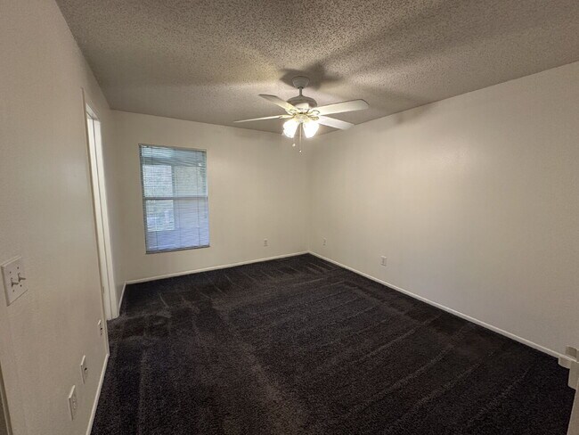 Building Photo - Lovely 2-Bedroom Townhouse in St. Cloud - Spacious 1023 Sq Ft with 2 Full Baths