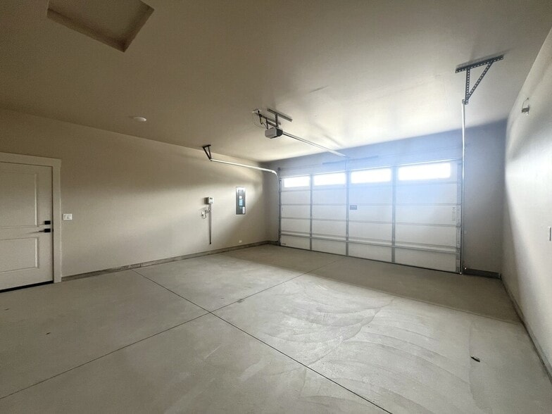 Building Photo - 2300 S Hurd Ave