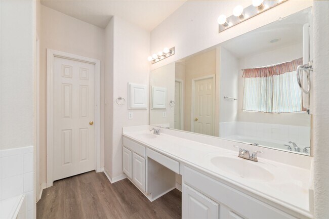 Building Photo - 12426 Taylorwood Ln