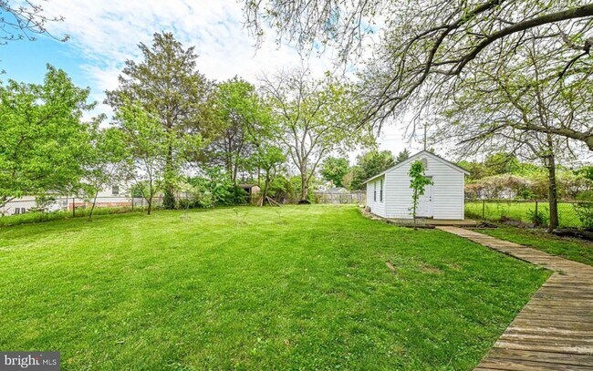 Building Photo - 4005 Lees Corner Rd