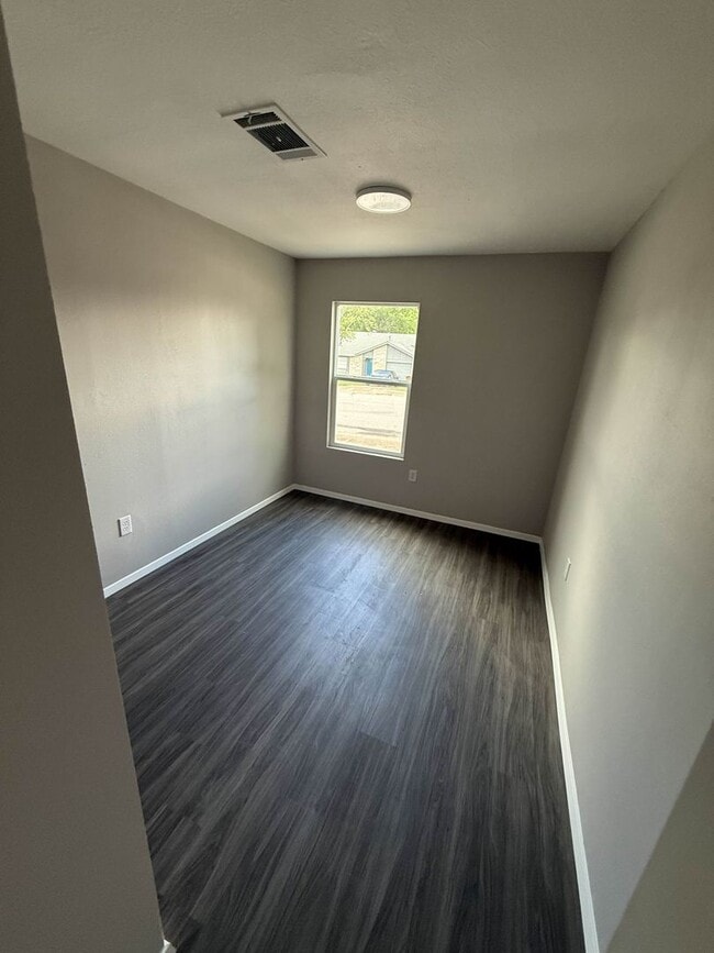 Building Photo - 6800 Bryonwood Dr