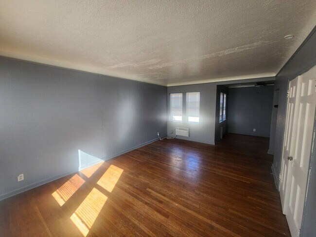 Building Photo - 2826 E 130th St