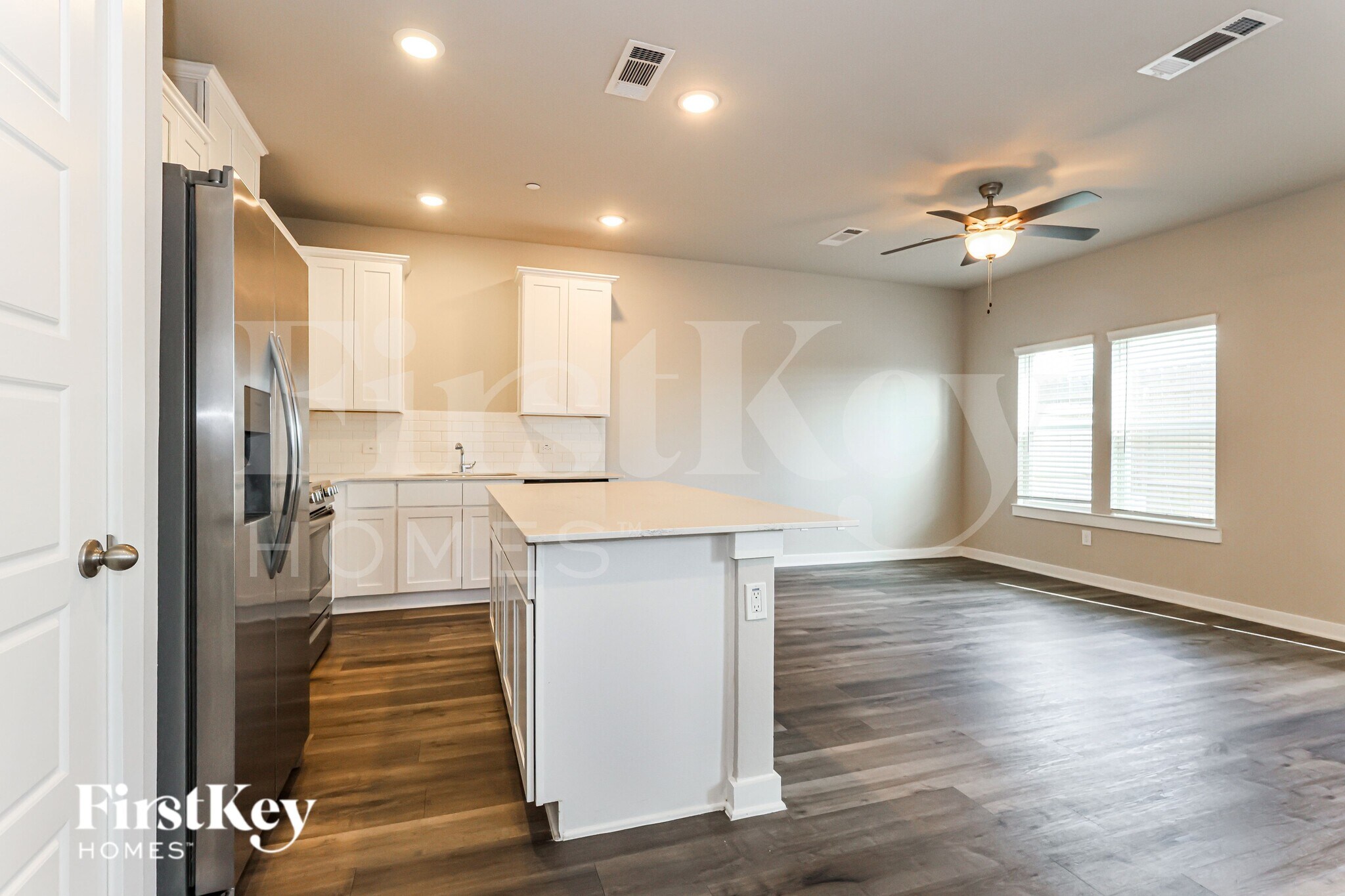 Building Photo - 357 N Centro Cir