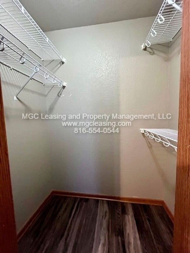 Building Photo - Charming Ranch-Style Duplex in Blue Spring...