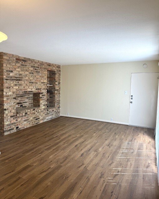 Building Photo - 2201 Fountain View Dr