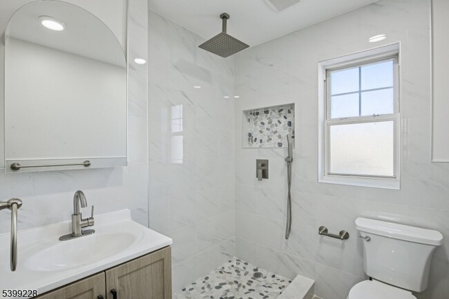 Building Photo - 234 Willow Ave