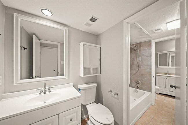 Building Photo - 2110 Wilcrest Dr