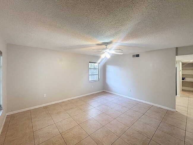 Building Photo - 10597 101st Ave