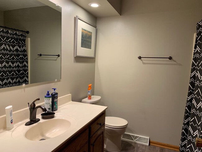 Building Photo - Executive 3 Bedroom Home