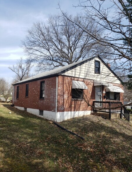 Building Photo - 701 Carson Rd