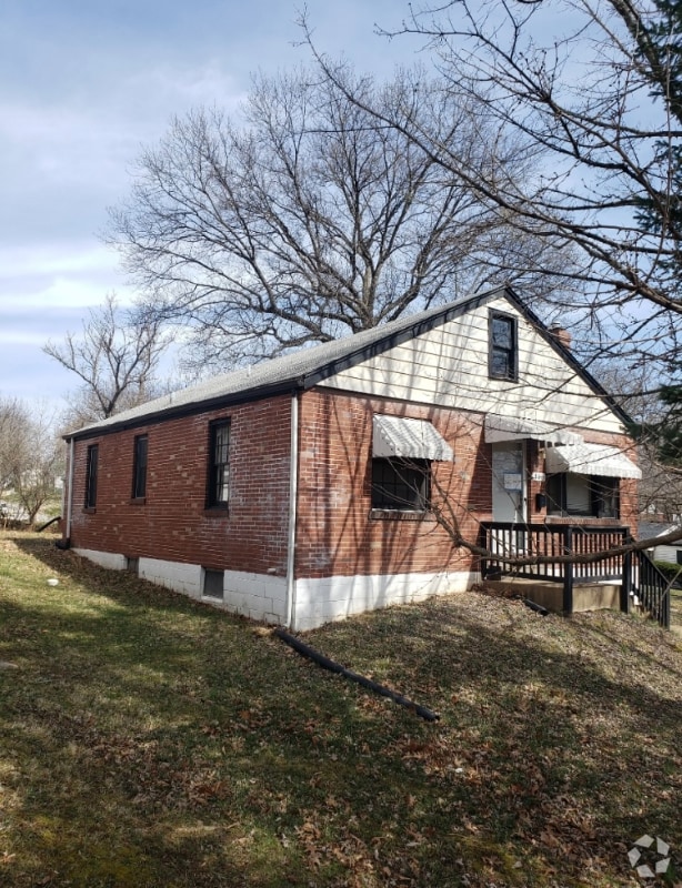 Building Photo - 701 Carson Rd