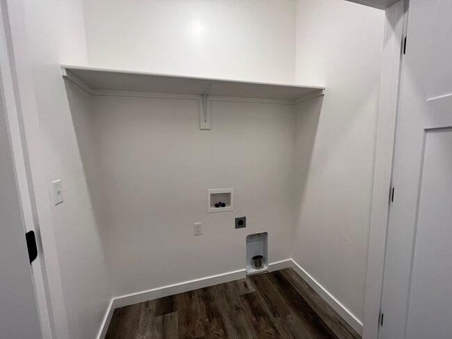 Building Photo - Rent Reduced! Rent Special $100 Off the First 2 Month of Rent!!