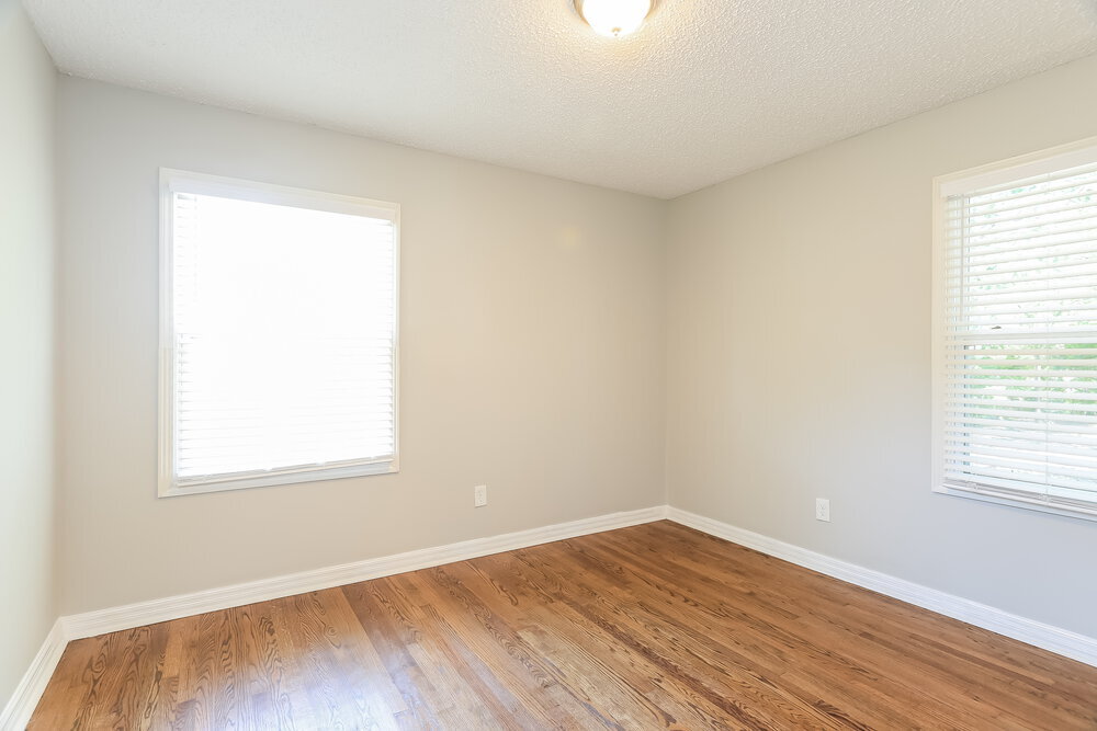 Building Photo - 817 Hillview Dr