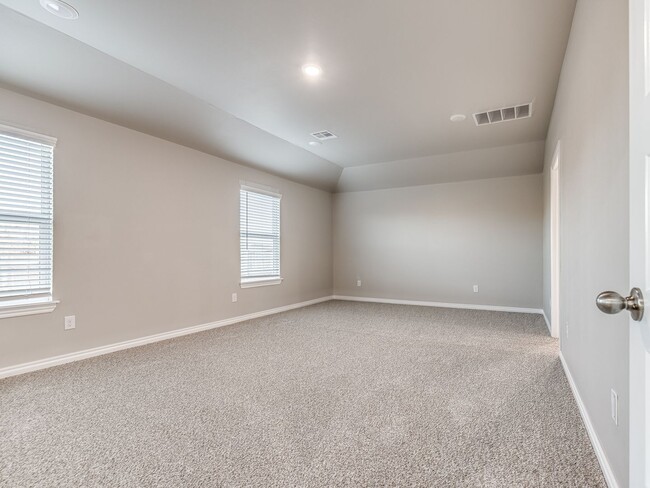 Building Photo - Newer home only minutes away from Paycom, Falling Springs Addition + Greenbelt lot + Deer Creek S...