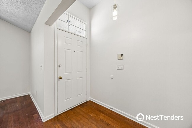 Building Photo - Great Location Near St. Johns Town Center!