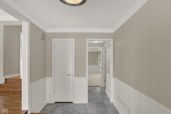 Building Photo - 3037 Golfview Dr