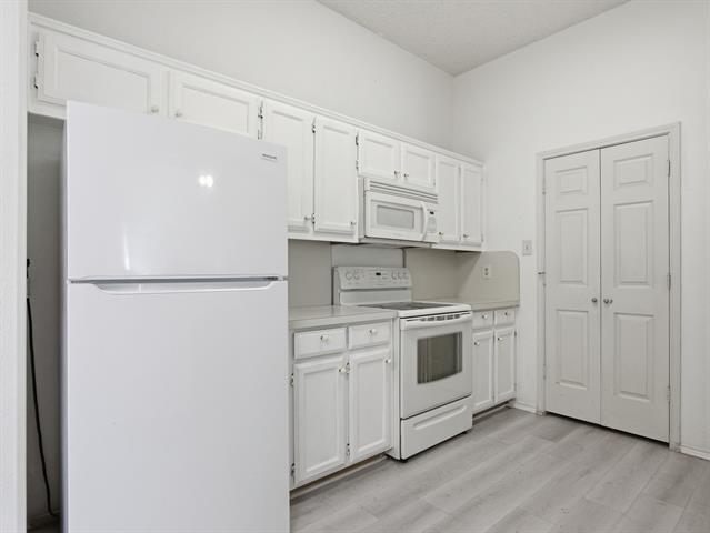 Building Photo - 2103 Overview Ln