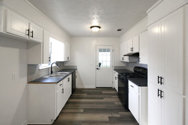 Building Photo - 319 Eastwood Ave