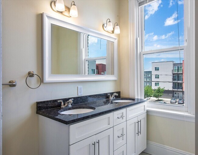 Building Photo - Swanky 2000 sf duplex in the heart of Church Hill