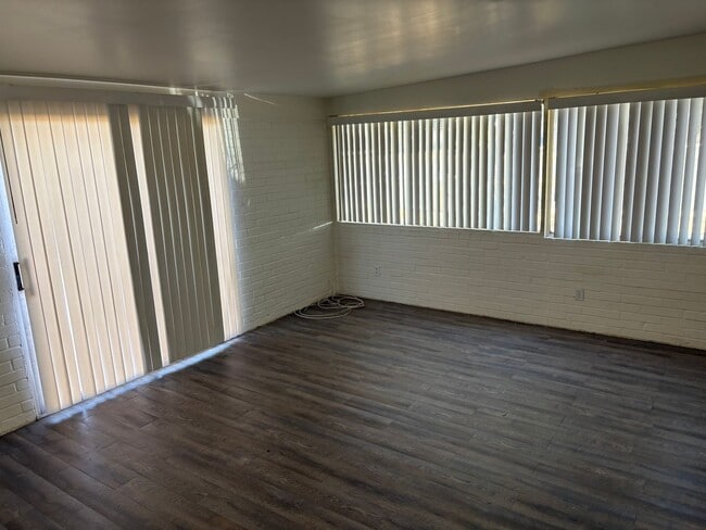 Building Photo - Classic Eastside 3/2 SFR - Move In Special!!!