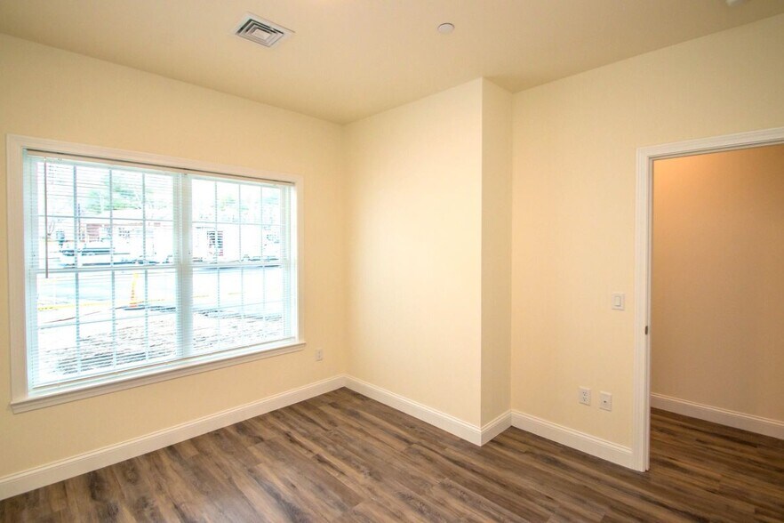 Building Photo - 30 Alpine Place Dr