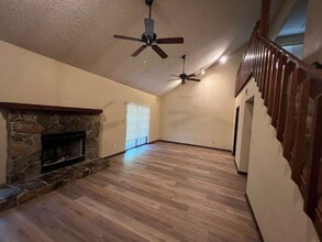 Building Photo - Large 2BD/ 2BTH with loft-Great Location