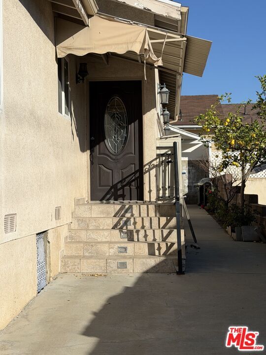 Building Photo - 10006 Samoa Ave