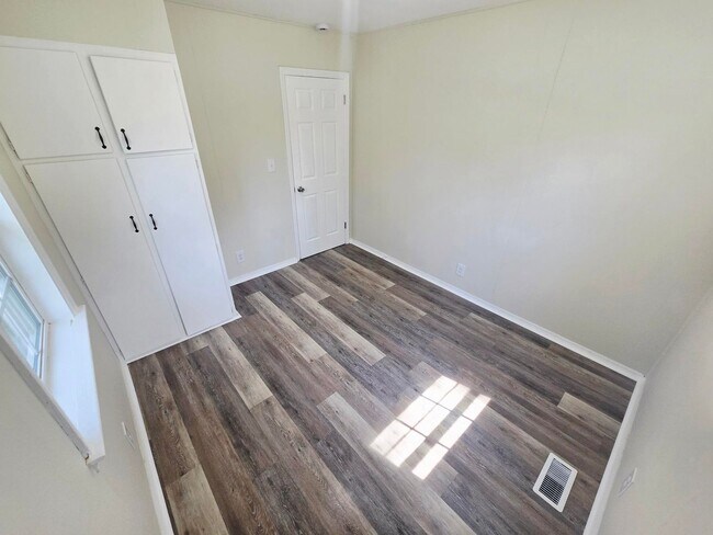 Building Photo - 1000 Camden St