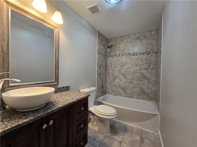 Building Photo - 2616 Boland Dr NE