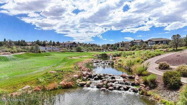 Building Photo - 1109 S Lakeview Dr