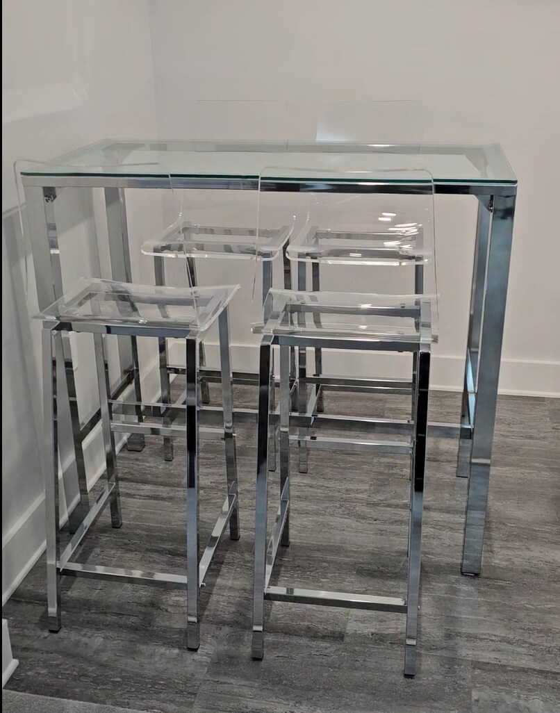 kitchen table and (only 2) chairs - 10201 Grosvenor Plz