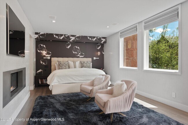 Building Photo - 120 S Spring St