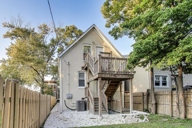 Building Photo - 3425 W Carroll Ave