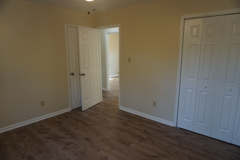 Building Photo - 641 Glenwood Dr