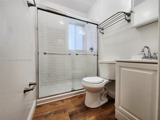 Building Photo - 320 New York St