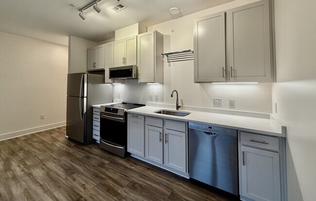 Building Photo - 610 Trent Dr