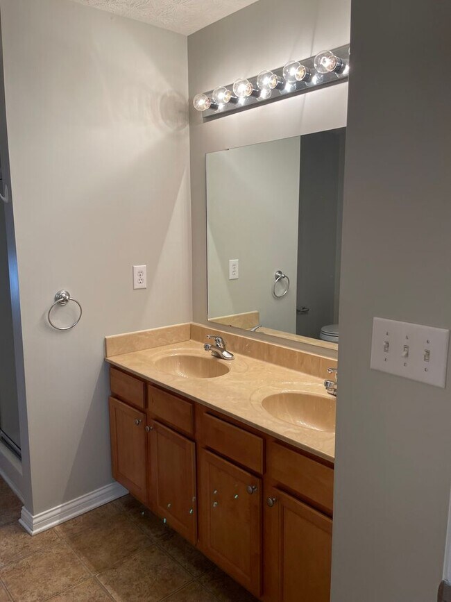 Building Photo - 7128 Blue Stream Ct